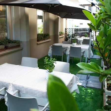Hotel San Gottardo Riccione Exterior foto